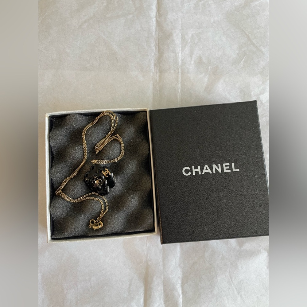 Chanel Enamel Camellia Necklace Black - Picture 4 of 4